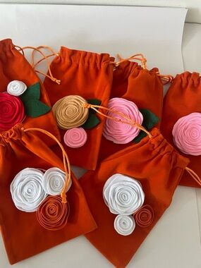 6 velvet & felt drawstring bags